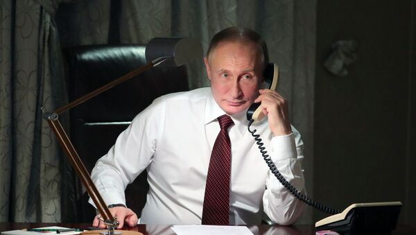 Presidente da Rússia, Vladimir Putin, durante uma conversa telefônica com o Patriarca de Constantinopla, Bartolomeu I - Sputnik Brasil
