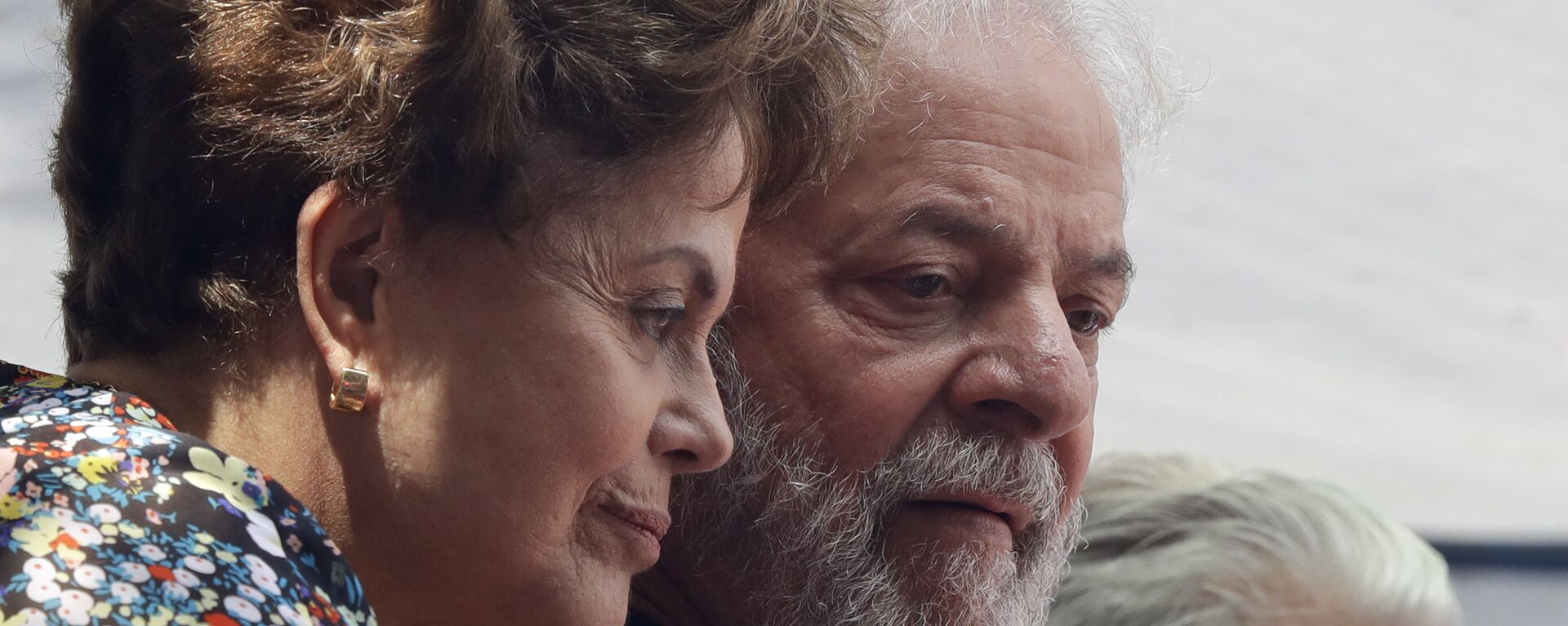 Dilma Rousseff e Luiz Inácio Lula da Silva durante discurso do ex-presidente em frente ao Sindicato dos Metalúrgicos em São Bernardo do Campo, em São Paulo (foto de arquivo) - Sputnik Brasil, 1920, 16.02.2023