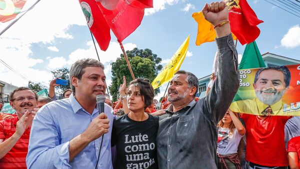 Caravanas do Brasil inteiro chegam para Vigília Democrática Lula Livre - Sputnik Brasil