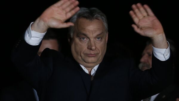 Hungarian Prime Minister Viktor Orban gestures in Budapest, Hungary, Sunday, April 8, 2018 - Sputnik Brasil