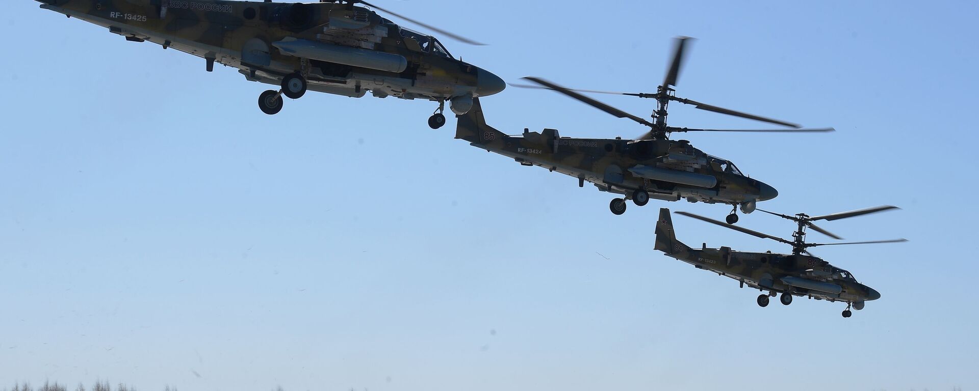 Helicópteros de assalto Ka-52 Alligator participam do ensaio da parte aérea da 73ª Parada da Vitória que se realizará na Praça Vermelha, em Moscou, em 9 de maio de 2018 - Sputnik Brasil, 1920, 21.09.2022