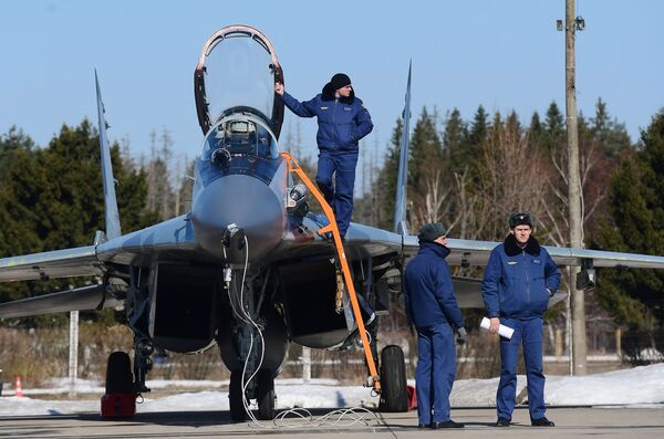Caça multifuncional Su-29SMT participa do ensaio da parte aérea da 73ª Parada da Vitória que se realizará na Praça Vermelha, em Moscou, em 9 de maio de 2018 - Sputnik Brasil