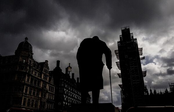 Monumento ao ex-premiê britânico, Winston Churchill, está sendo restaurado em Londres - Sputnik Brasil