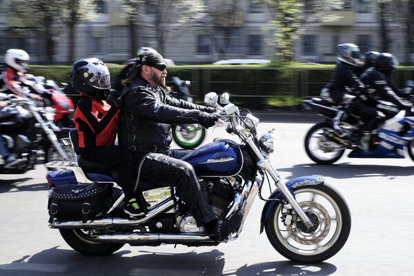 Motoqueiros durante uma corrida de motos em Krasnodar - Sputnik Brasil