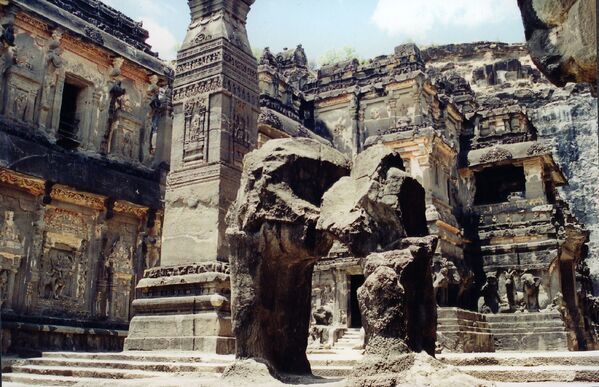 O Templo Kailasa – uma das maiores estruturas do mundo – foi construído na Índia em homenagem a Shiva, o deus fatal da trilogia Hindu - Sputnik Brasil