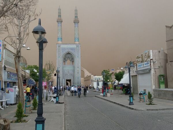 Tempestade de areia na cidade iraniana de Yazd, 16 de abril de 2018 - Sputnik Brasil