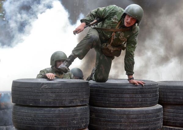 Militar bielorrusso durante provas das forças especiais bielorrussas - Sputnik Brasil