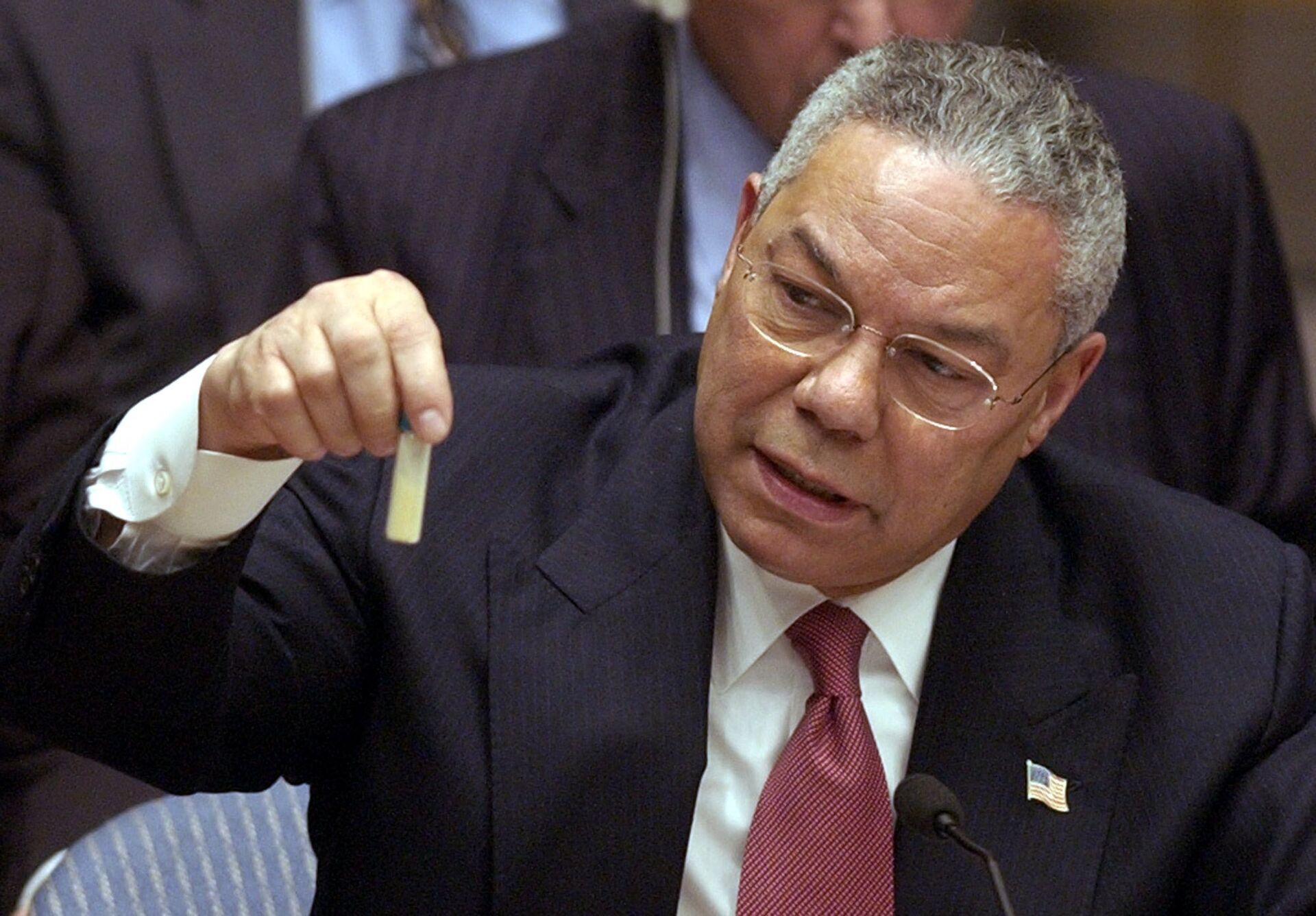 Colin Powell apresenta frasco de antraz no Conselho de Segurança da ONU - Sputnik Brasil, 1920, 26.01.2024