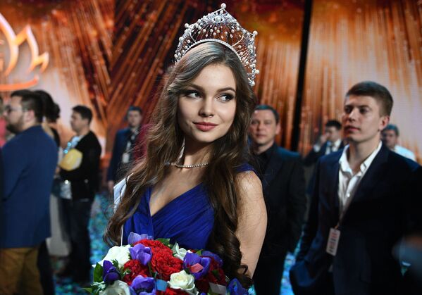 Miss Rússia 2018, Yulia Polyzchikhina, durante a cerimônia de condecoração das finalistas do concurso. - Sputnik Brasil
