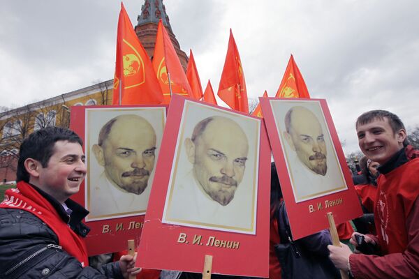 Participantes da manifestação dedicada à 140º aniversário do nascimento de Vladimir Lenin - Sputnik Brasil
