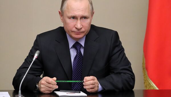 O presidente russo, Vladimir Putin, chefiando a reunião do Conselho de Segurança da Rússia na residência de Novo-Ogaryovo, arredores de Moscou - Sputnik Brasil