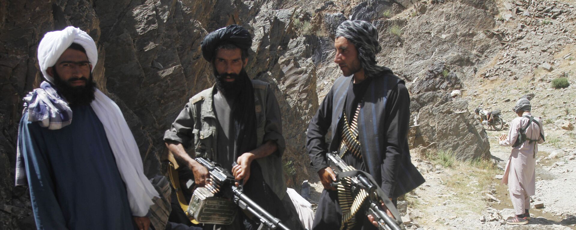 Membros de uma facção dissidente dos combatentes do Talibã durante uma patrulha no distrito de Shindand na província de Herat, Afeganistão (foto de arquivo) - Sputnik Brasil, 1920, 13.07.2021