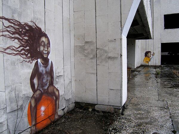Grafite em um edifício na zona da Usina Nuclear de Chernobyl, Ucrânia - Sputnik Brasil