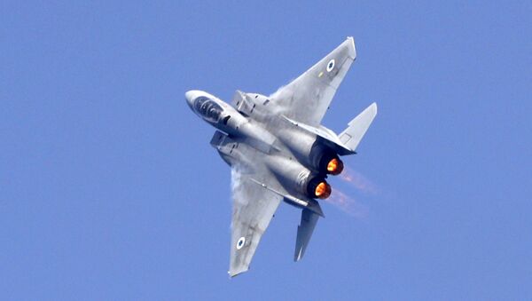 Caça F-15 israelense durante um show aéreo por ocasião do 70º aniversário da criação do Estado de Israel, Tel Aviv, 12 de abril de 2018 - Sputnik Brasil