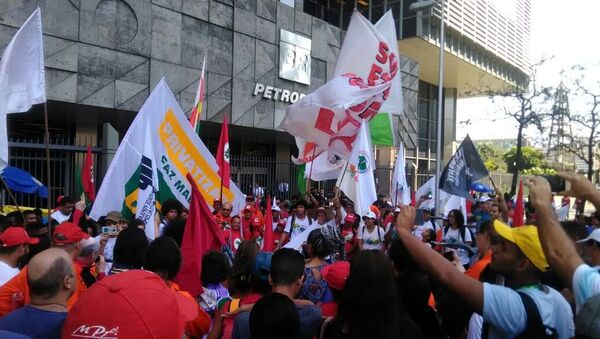 Ativistas fazem ato em frente à Petrobras contra a privatização da estatal - Sputnik Brasil