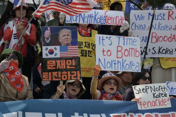Adversários da Coreia do Norte organiza demonstração na localidade de Panmunjom entre as duas Coreias - Sputnik Brasil