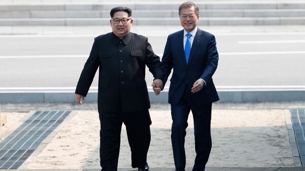 Cúpula histórica entre o presidente da Coreia do Sul, Moon Jae-in, e líder norte-coreano, Kim Jong-un - Sputnik Brasil