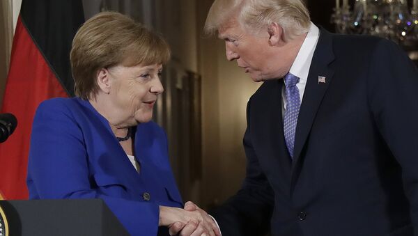 Donald Trump, presidente dos Estados Unidos, recebe a chanceler alemã, Angela Merkel, na Casa Branca - Sputnik Brasil