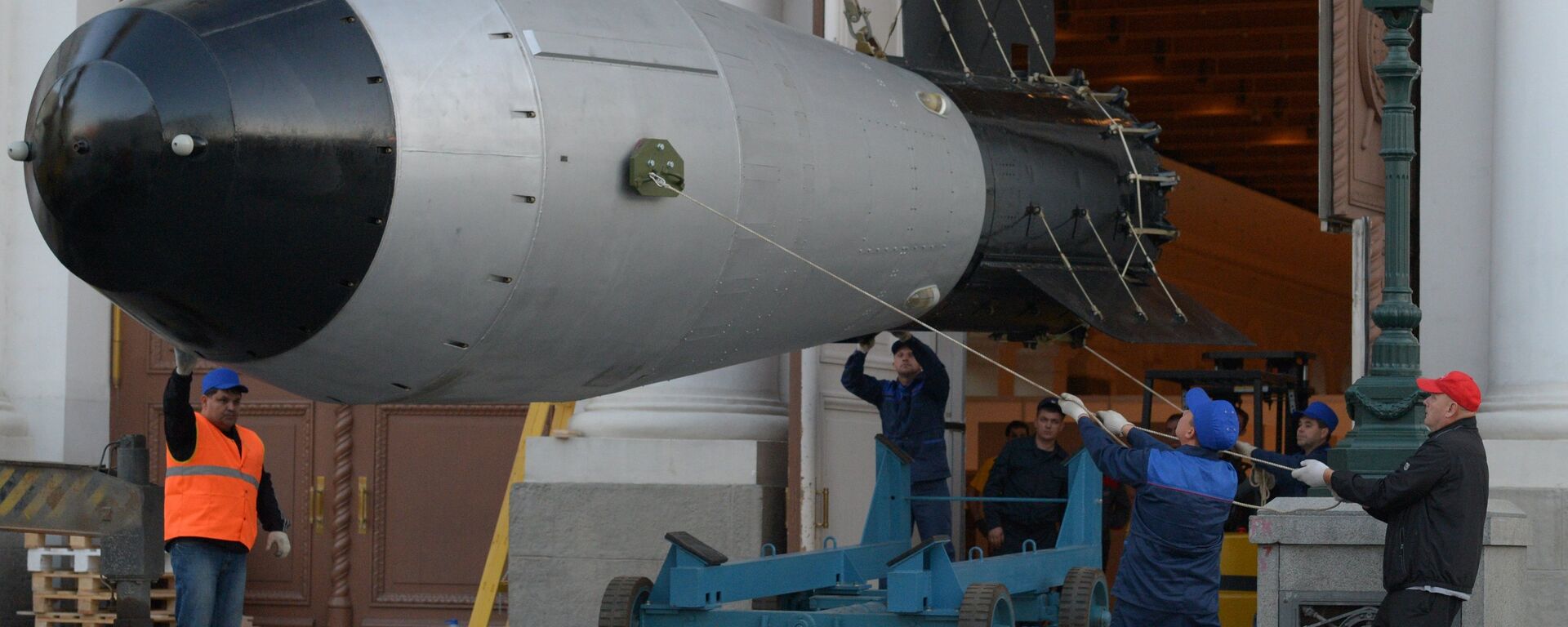 Uma réplica em tamanho real da bomba nuclear detonada mais poderosa da história, mais conhecida como Tsar Bomba, será exibida em uma exposição histórica no centro de Moscou. - Sputnik Brasil, 1920, 25.04.2022