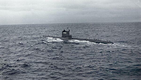 Submarino soviético Severyanka no oceano Atlântico (imagem referencial) - Sputnik Brasil