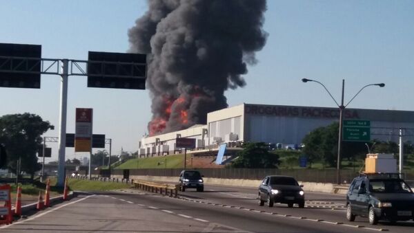 Incêndio no Rio de Janeiro atinge depósito de empresa. - Sputnik Brasil