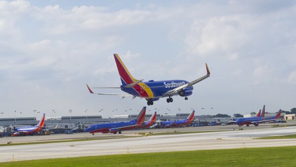 Avião da Southwest Airlines pousando no Aeroporto Internacional Midway, em Chicago - Sputnik Brasil