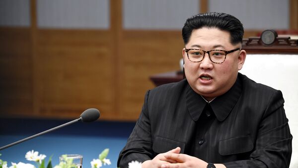 Kim Jong-un, líder norte-coreano, durante a reunião com o presidente da Corea do Sul, Moon Jae-in - Sputnik Brasil