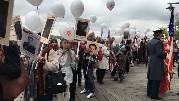 Participant's in Immortal Regiment commemoration activities in New York gather for a march - Sputnik Brasil