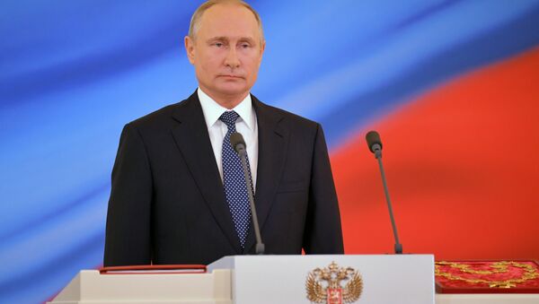 Presidente russo Vladimir Putin durante cerimônia solene de posse no Kremlin, 7 de maio de 2018, Moscou - Sputnik Brasil