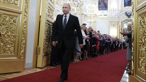 Vladimir Putin durante cerimônia solene de posse no Kremlin, Moscou, 7 de maio de 2018 - Sputnik Brasil