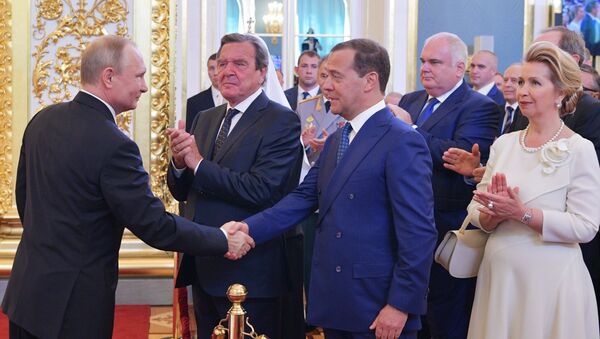 O presidente russo, Vladimir Putin, e o primeiro-ministro, Dmitry Medvedev, na cerimônia de posse do chefe de Estado, em 7 de maio de 2018 - Sputnik Brasil