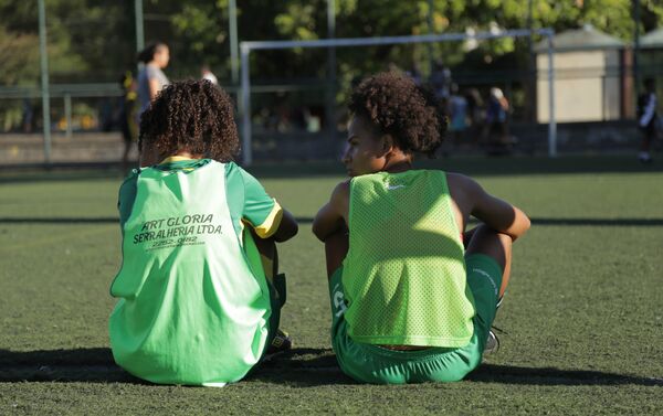 Jogadoras da seleção brasileira na Street Child World Cup 2018 treinam no Aterro do Flamengo, Rio de Janeiro. - Sputnik Brasil