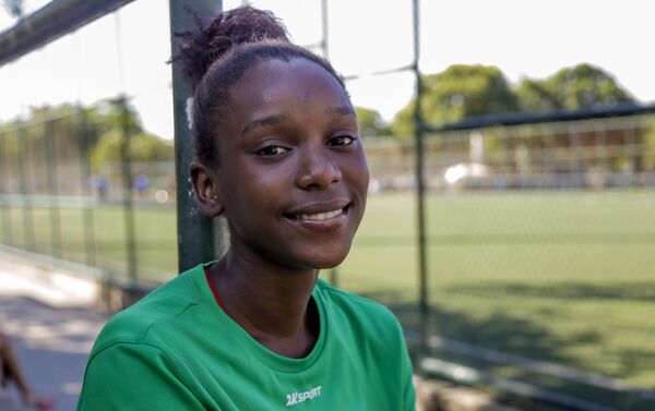 Rebeca Cristiny Santos, jogadora da seleção brasileira na Street Child World Cup 2018. - Sputnik Brasil