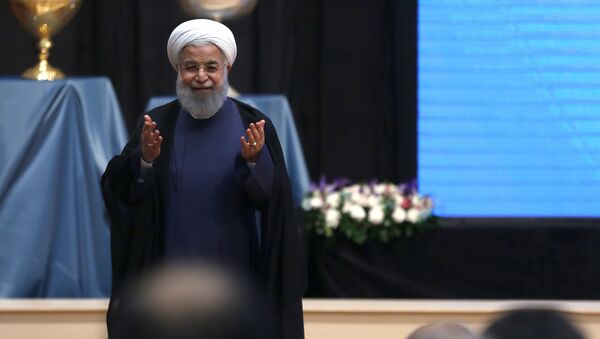Presidente iraniano, Hassan Rouhani, durante intervenção em Tabriz, Irã - Sputnik Brasil