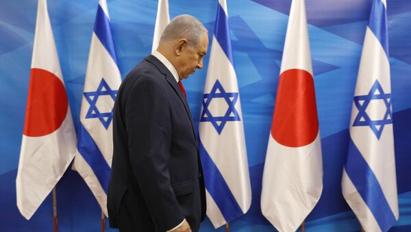 Israeli Prime Minister Benjamin Netanyahu ahed of his meeting with Japanese Prime Minister Shinzo Abe, at the Prime Minister's Office in Jerusalem Wednesday, May 2, 2018. - Sputnik Brasil