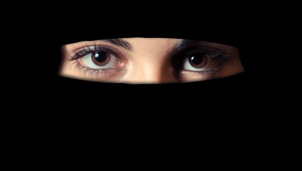 Muslim girl in veil - Sputnik Brasil