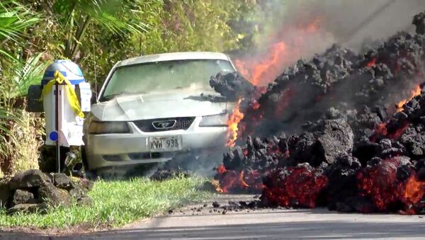 Lava do vulcão engole um carro Ford Mustang em Puna, Havaí (EUA), 6 de maio de 2018 - Sputnik Brasil