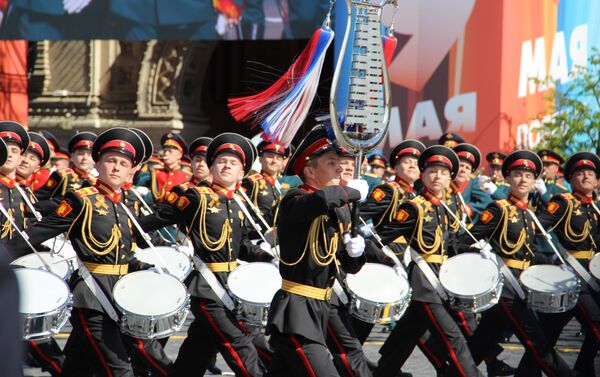 Estudantes da Escola de Música Militar do Ministério da Defesa da Rússia participam do desfile do Dia da Vitória, da Praça Vermelha, em 9 de maio de 2018 - Sputnik Brasil