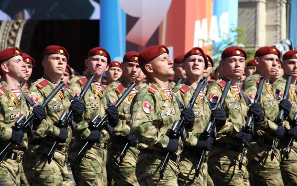Divisão Operacional Dzerzhinsky do Serviço Federal de Tropas da Guarda Nacional da Rússia passa pela Praça Vermelha durante a 73ª Parada da Vitória, na Praça Vermelha, em 9 de maio de 2018 - Sputnik Brasil