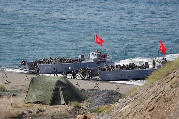 Forças Armadas da Turquia perto da cidade portuária de Izmir no mar Egeu, Turquia - Sputnik Brasil