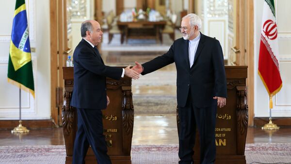 Mohammad Javad Zarif, Ministro das Relações Exteriores do Irã, em encontro com Mauro Luiz Iecker Vieira, Ministro das Relações Exteriores brasileiro, em 2015, em Teerã. - Sputnik Brasil