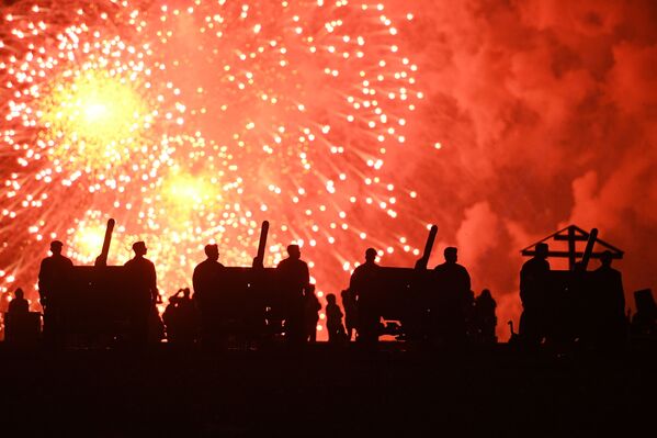 Fogos de artifício no Dia da Vitória em Moscou, em 9 de maio de 2018 - Sputnik Brasil