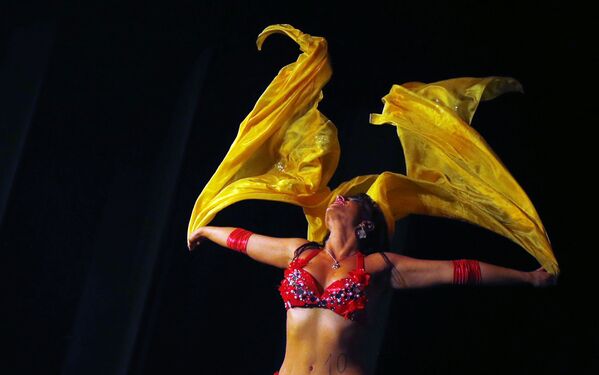 Dançarina Lia Lebenszky participa da competição Miss Belly-Dance Hungary, em Budapeste, na Hungria - Sputnik Brasil