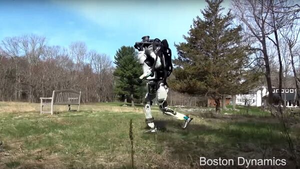 Este robô é tão parecido com um homem que vai te deixar apavorado - Sputnik Brasil