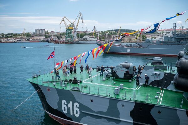 Exibição de navios militares dedicada ao 235º aniversário da fundação da Frota do Mar Negro. O número total de navios durante toda a história da Frota foi de 2.881 - Sputnik Brasil