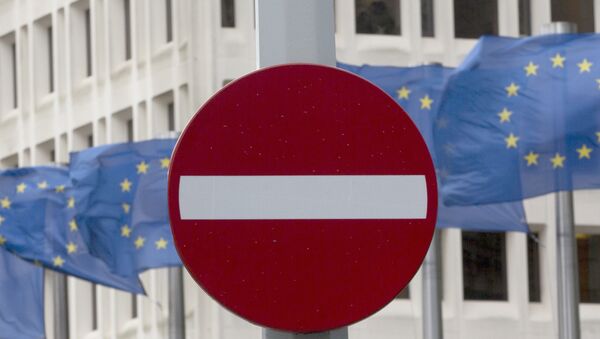 As bandeiras da UE na sede em Bruxelas - Sputnik Brasil