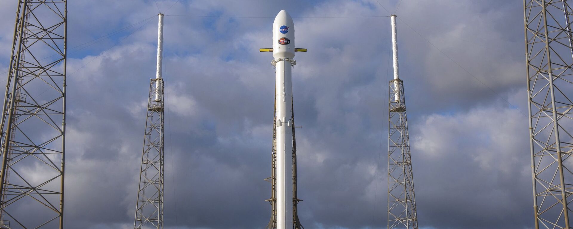 Satélite TESS da NASA com foguete portador da Space X, Falcon 9, sendo lançados da Flórida, em 16 de abril de 2018 - Sputnik Brasil, 1920, 26.01.2022