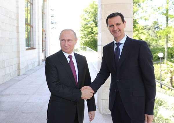 Presidente russo, Vladimir Putin, se encontra com seu homólogo sírio, Bashar Assad, na cidade russa de Sochi - Sputnik Brasil