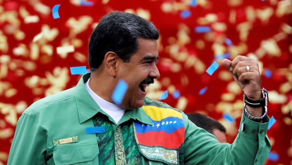 Presidente da Venezuela, Nicolás Maduro, saudando seus apoiadores no fim da campanha eleitoral em Caracas, 17 de maio de 2018 - Sputnik Brasil
