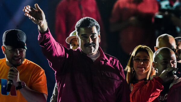 Presidente da Venezuela, Nicolás Maduro, saudando seus apoiadores no fim da campanha eleitoral em Caracas, 17 de maio de 2018 - Sputnik Brasil